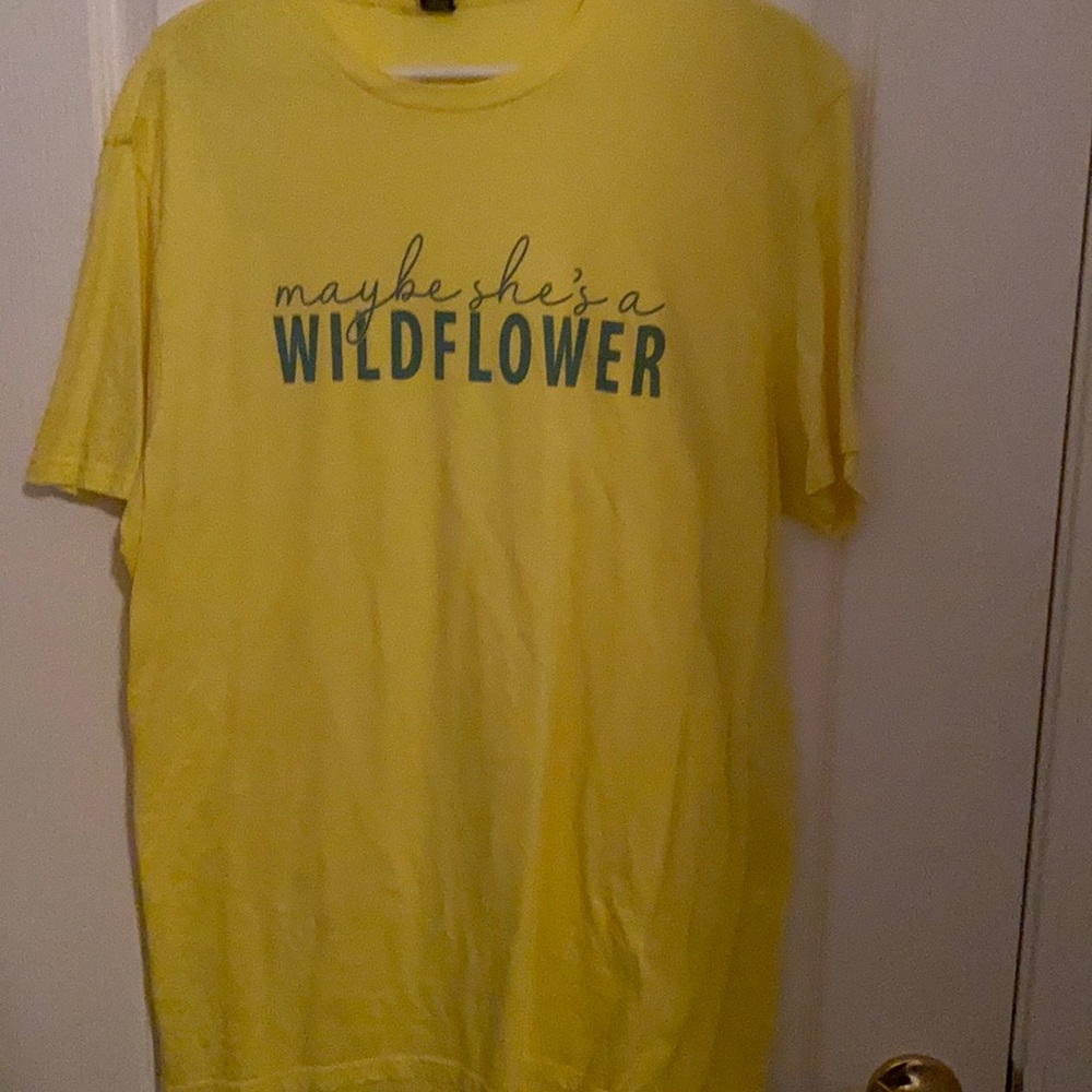 District XL yellow graphic tee.